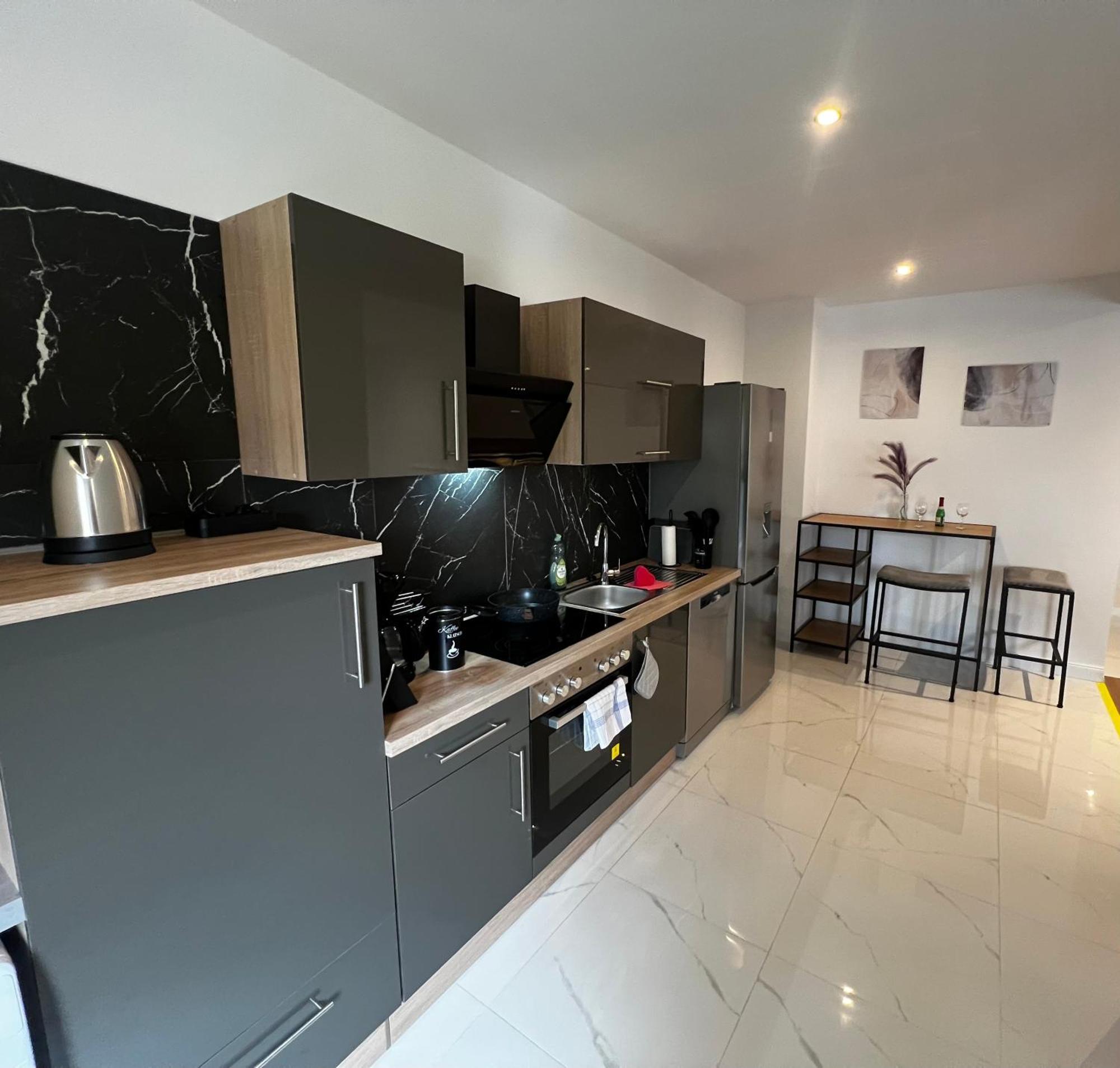 105 Quadratmeter Apartment, Parkplatz, Kinderfreundlich, 6 Personen, Wifi, Vollausgestattete Kueche, Crimmitschau ภายนอก รูปภาพ