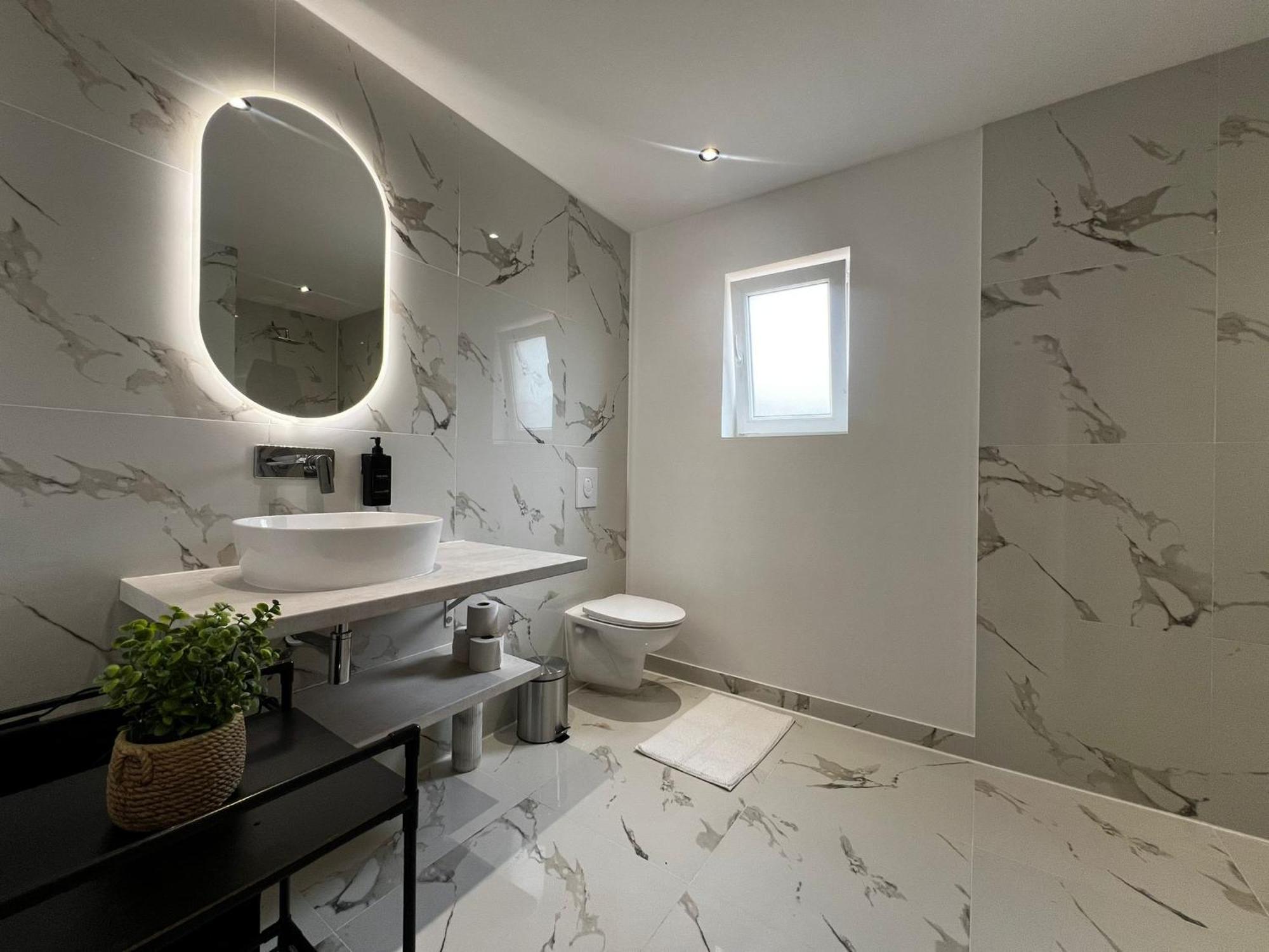 105 Quadratmeter Apartment, Parkplatz, Kinderfreundlich, 6 Personen, Wifi, Vollausgestattete Kueche, Crimmitschau ภายนอก รูปภาพ