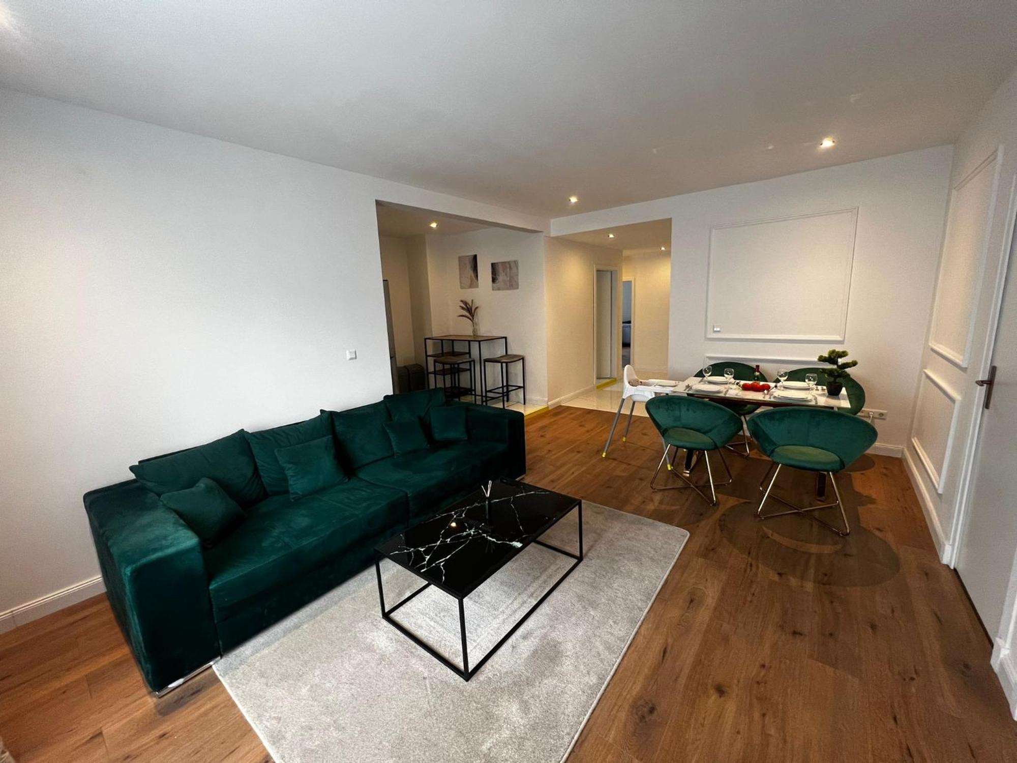 105 Quadratmeter Apartment, Parkplatz, Kinderfreundlich, 6 Personen, Wifi, Vollausgestattete Kueche, Crimmitschau ภายนอก รูปภาพ