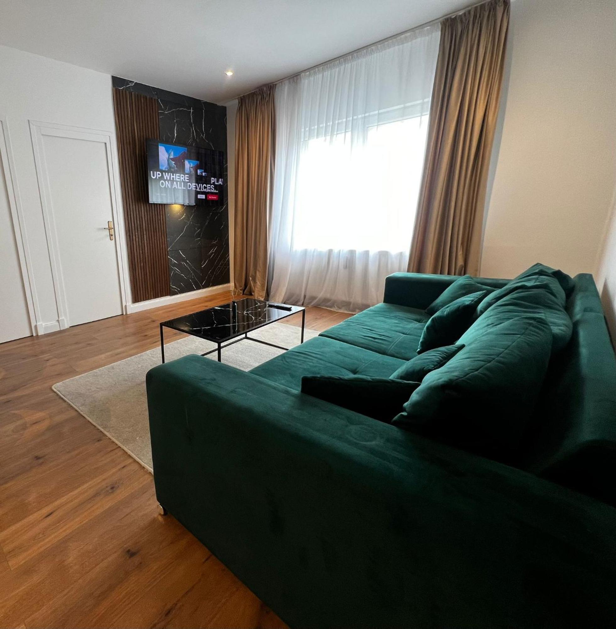 105 Quadratmeter Apartment, Parkplatz, Kinderfreundlich, 6 Personen, Wifi, Vollausgestattete Kueche, Crimmitschau ภายนอก รูปภาพ