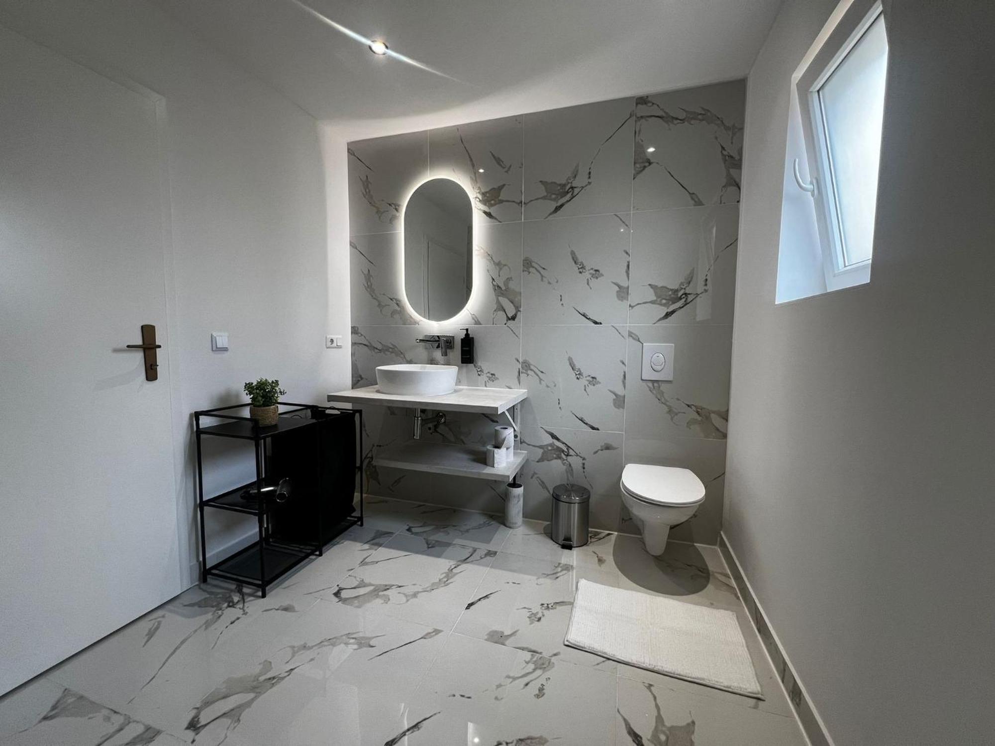 105 Quadratmeter Apartment, Parkplatz, Kinderfreundlich, 6 Personen, Wifi, Vollausgestattete Kueche, Crimmitschau ภายนอก รูปภาพ
