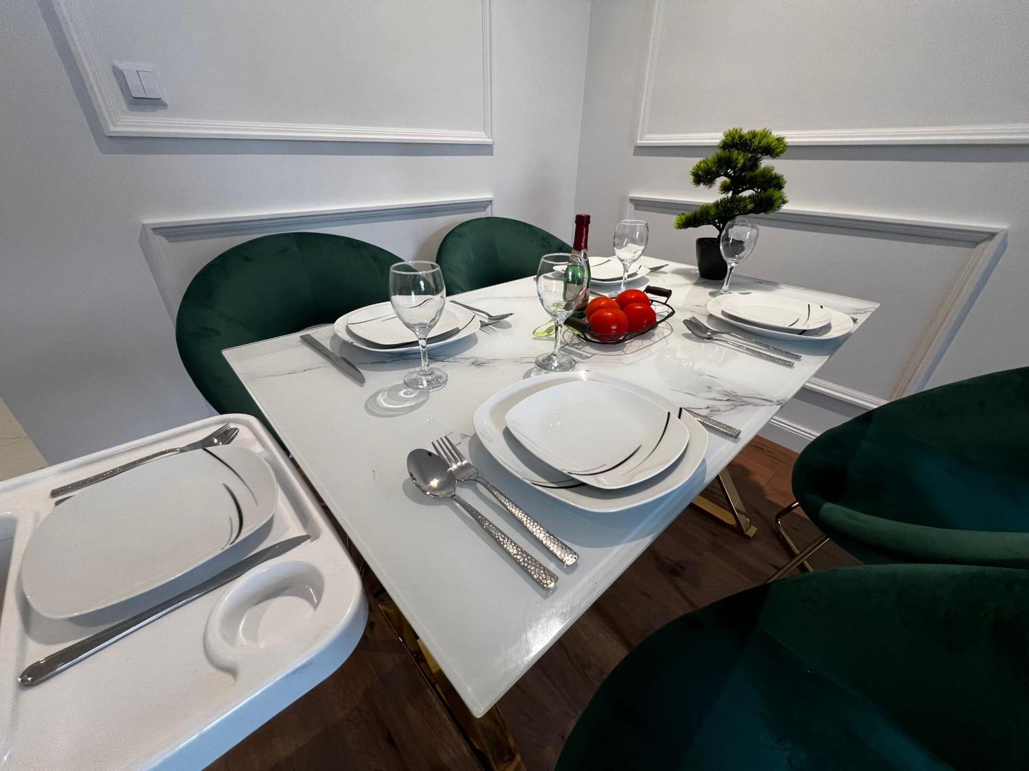 105 Quadratmeter Apartment, Parkplatz, Kinderfreundlich, 6 Personen, Wifi, Vollausgestattete Kueche, Crimmitschau ภายนอก รูปภาพ