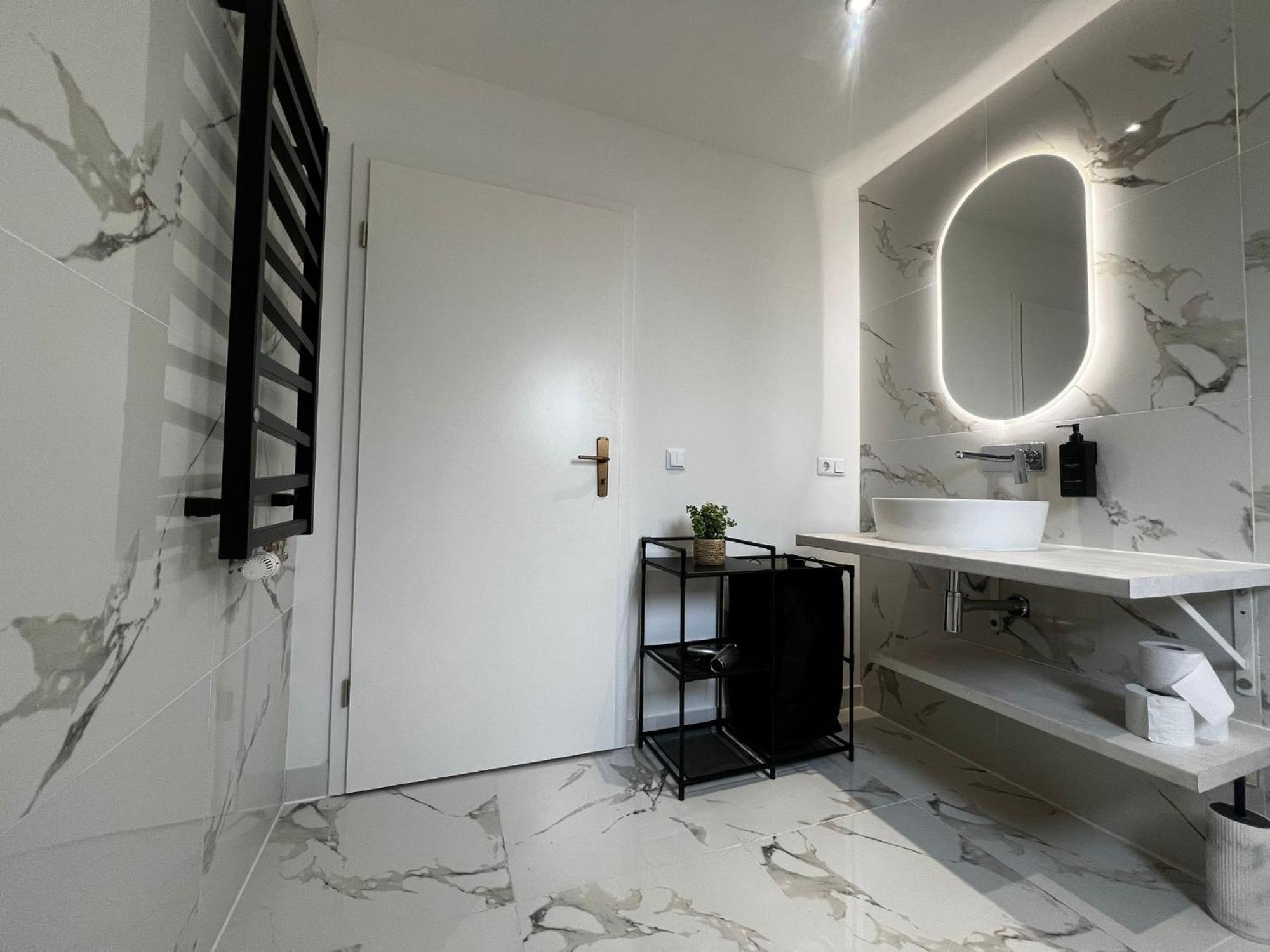 105 Quadratmeter Apartment, Parkplatz, Kinderfreundlich, 6 Personen, Wifi, Vollausgestattete Kueche, Crimmitschau ภายนอก รูปภาพ